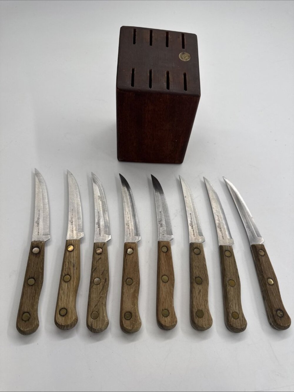 Vintage Knife Set Old Homestead Cutlery 8 Piece with Wood Block Serrated Knives - Picture 1 of 11